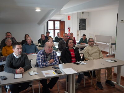 Miembros de la Asamblea del Grupo de Acción Local Valles Pasiegos en su reunión anual.